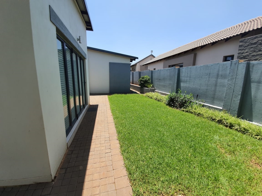 To Let 3 Bedroom Property for Rent in Midstream Estate Gauteng