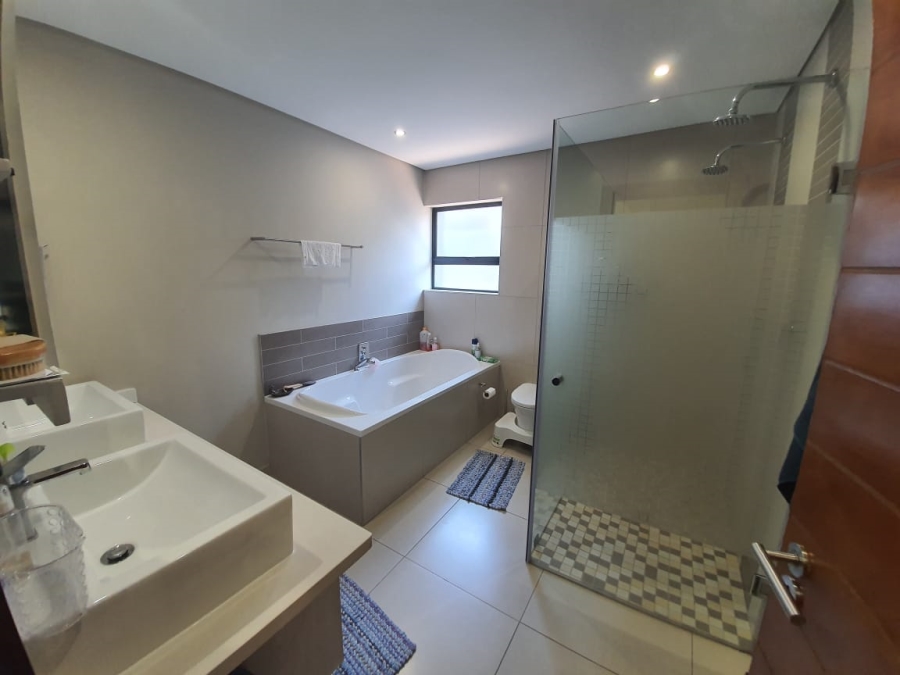 To Let 3 Bedroom Property for Rent in Midstream Estate Gauteng