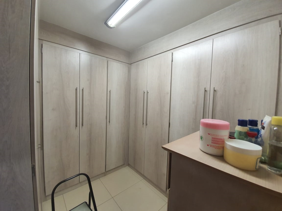 To Let 3 Bedroom Property for Rent in Midstream Estate Gauteng