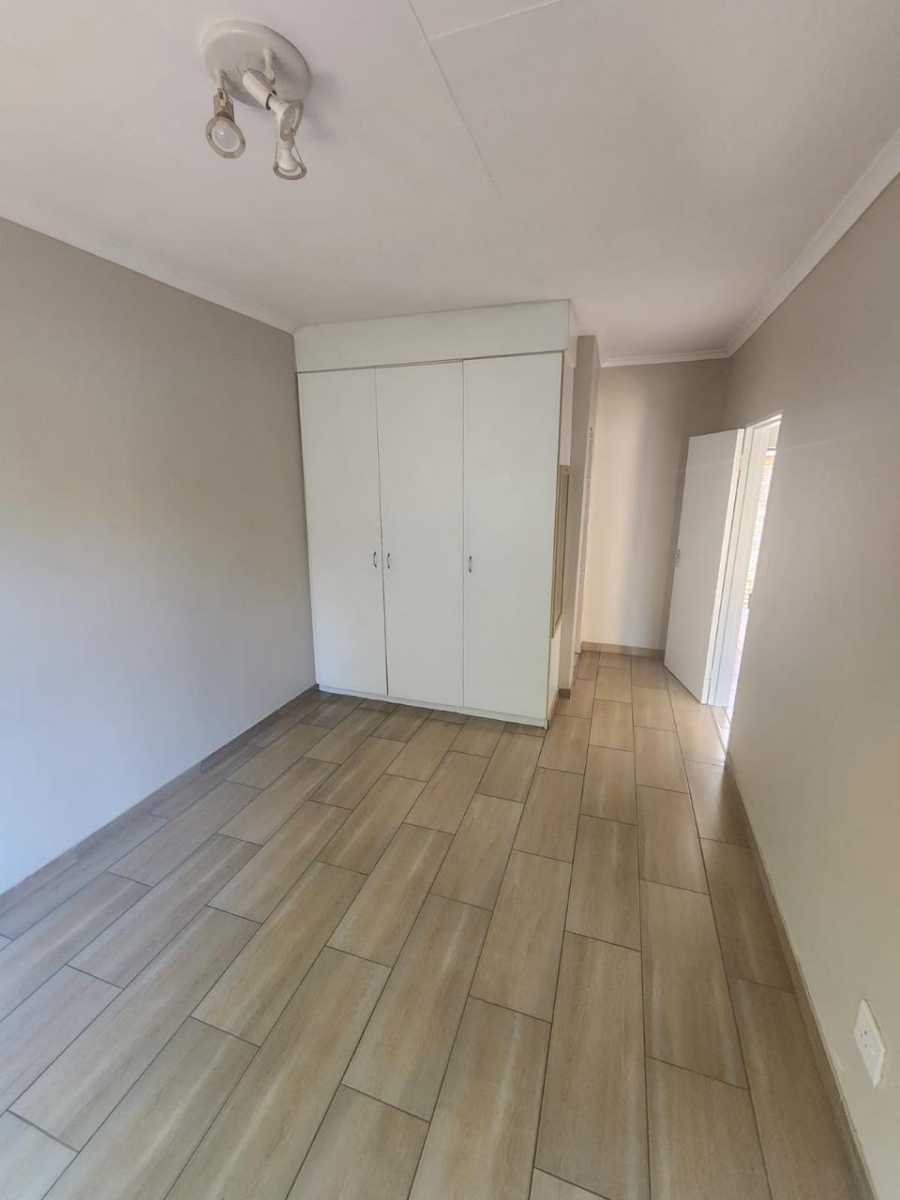 2 Bedroom Property for Sale in Rooihuiskraal North Gauteng