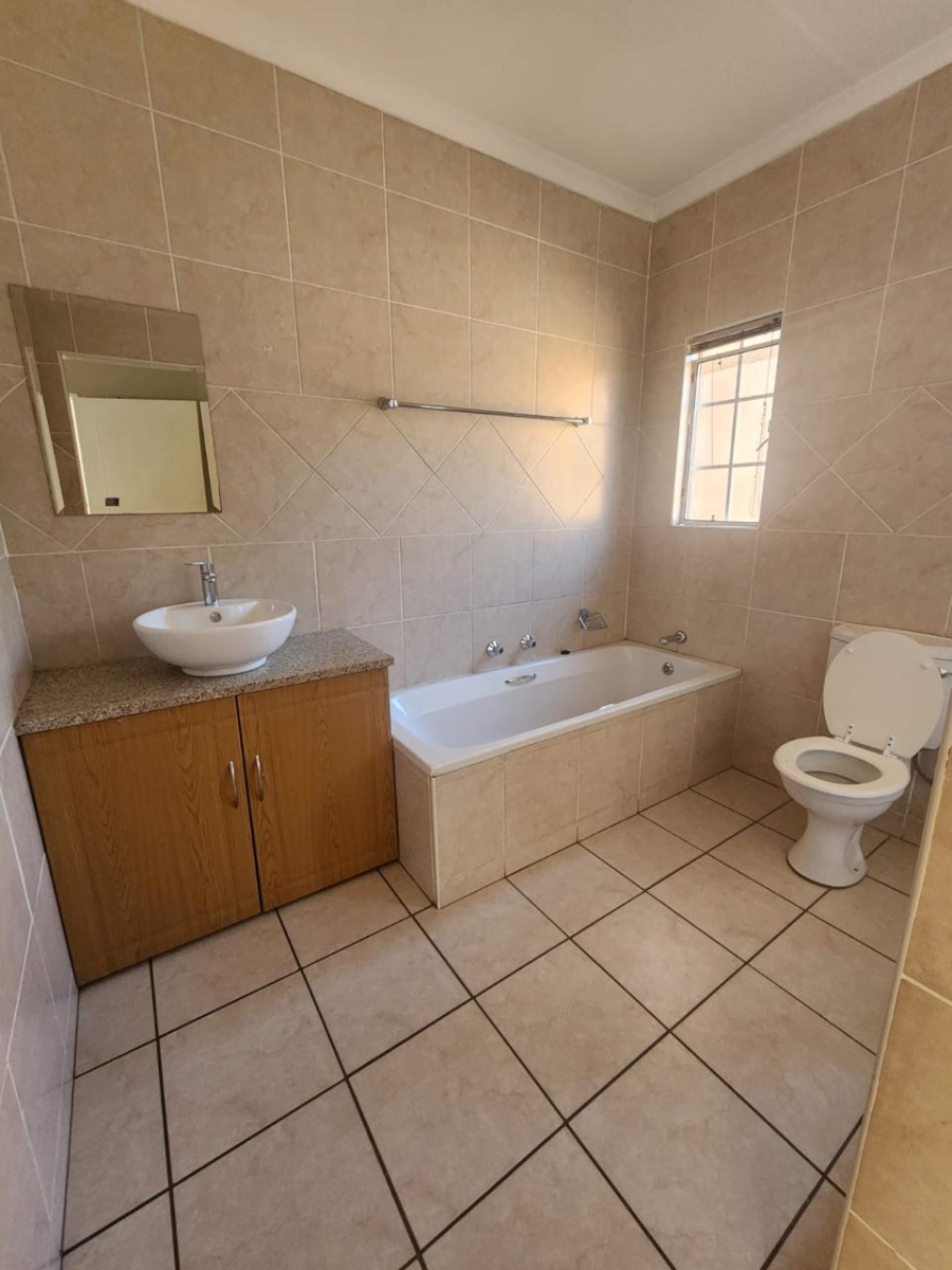 2 Bedroom Property for Sale in Rooihuiskraal North Gauteng