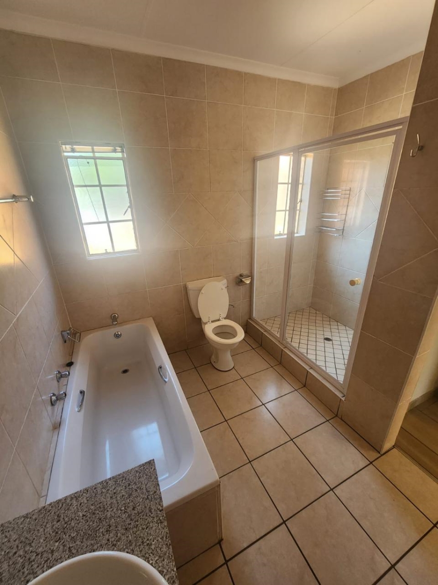 2 Bedroom Property for Sale in Rooihuiskraal North Gauteng