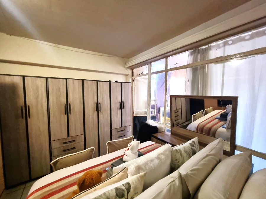 1 Bedroom Property for Sale in Hillbrow Gauteng