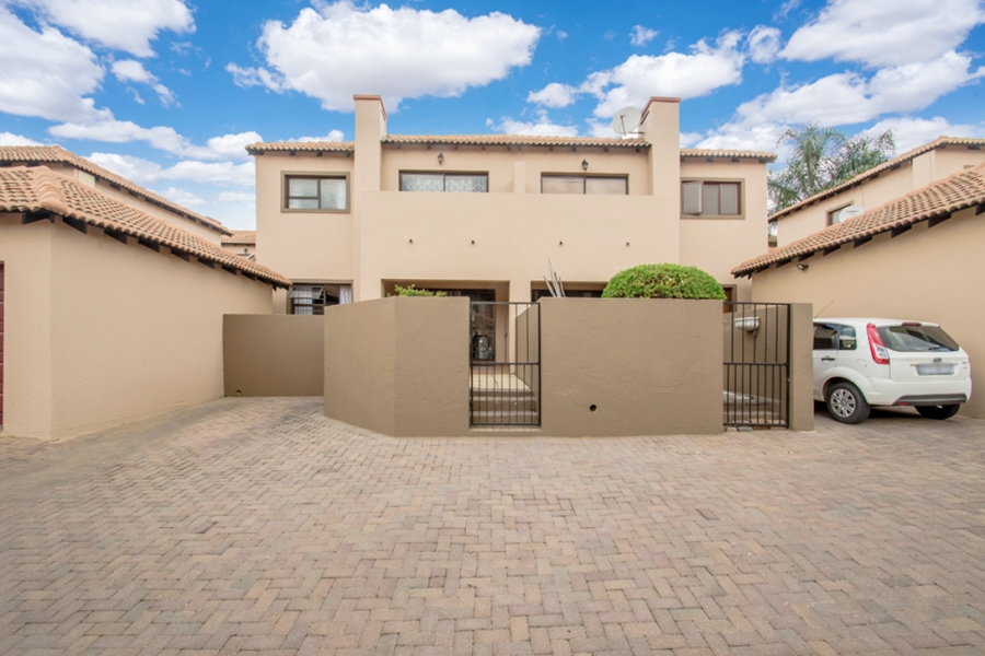 3 Bedroom Property for Sale in Noordheuwel Gauteng