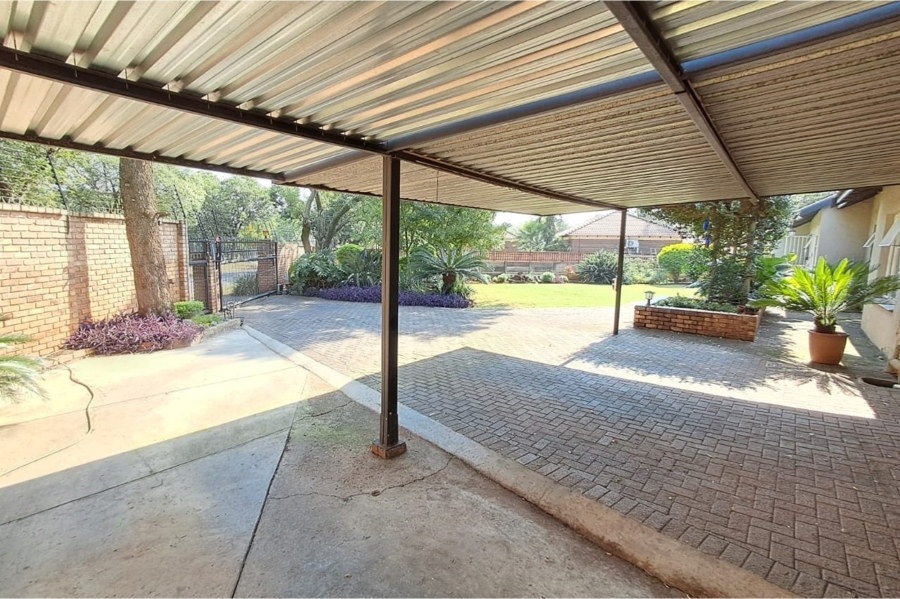 4 Bedroom Property for Sale in Wierda Park Gauteng