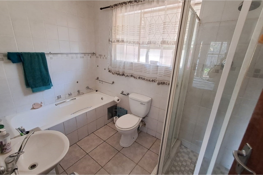 4 Bedroom Property for Sale in Wierda Park Gauteng