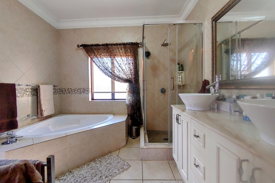 4 Bedroom Property for Sale in Glen Erasmia Gauteng