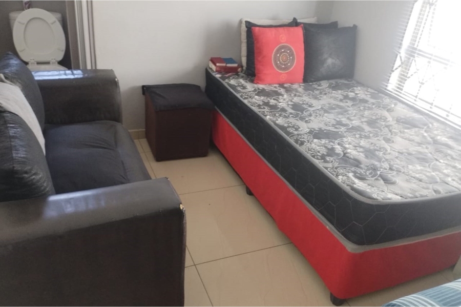 5 Bedroom Property for Sale in Tshepisong Gauteng