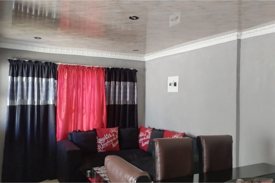 5 Bedroom Property for Sale in Tshepisong Gauteng