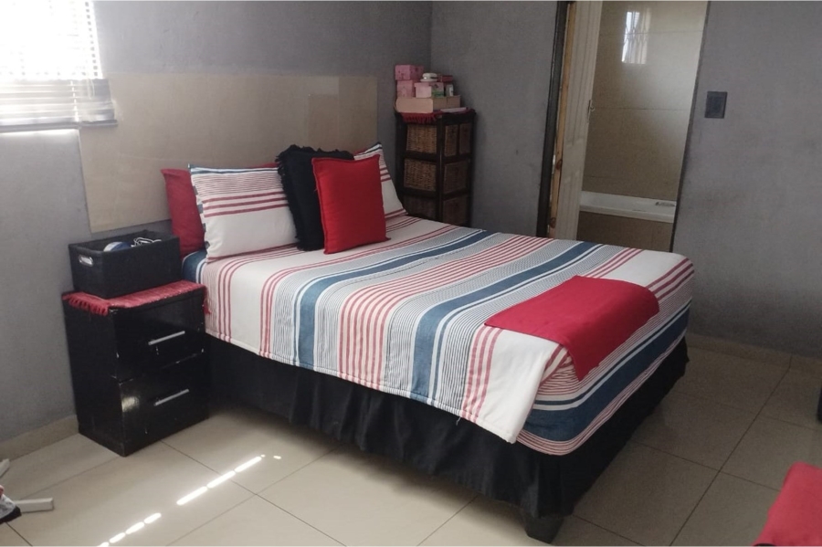 5 Bedroom Property for Sale in Tshepisong Gauteng