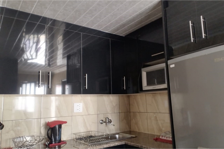 5 Bedroom Property for Sale in Tshepisong Gauteng