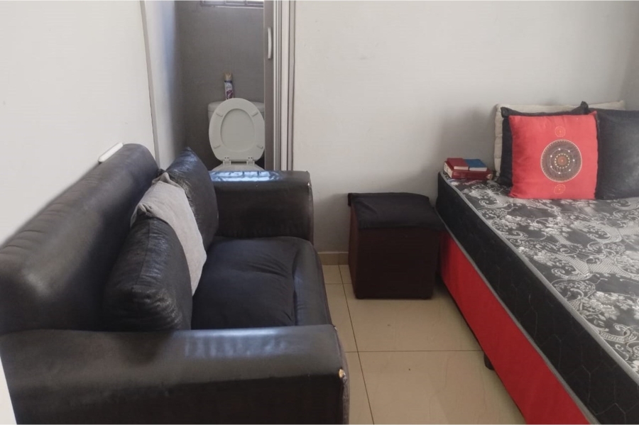 5 Bedroom Property for Sale in Tshepisong Gauteng