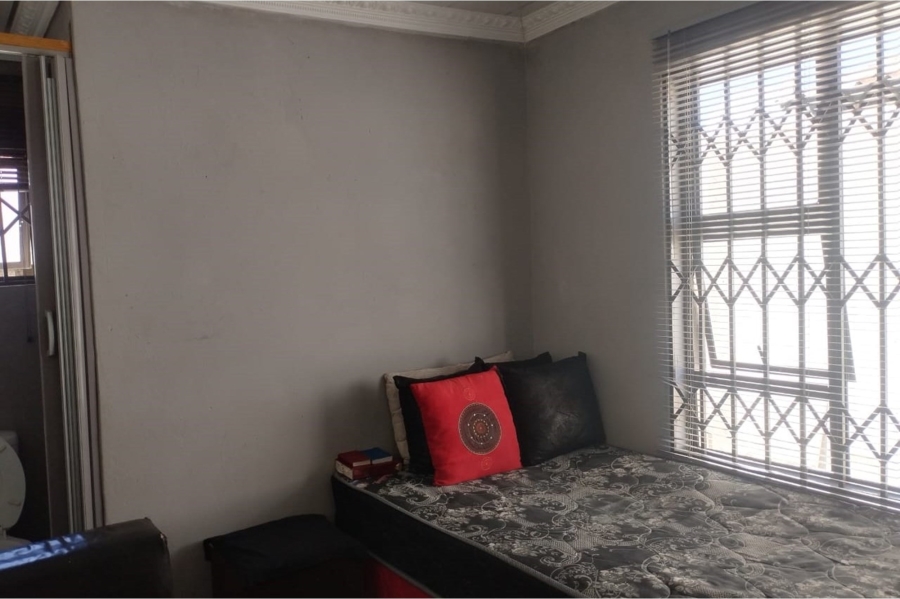 5 Bedroom Property for Sale in Tshepisong Gauteng