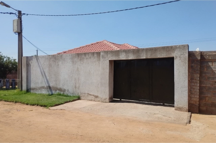 5 Bedroom Property for Sale in Tshepisong Gauteng