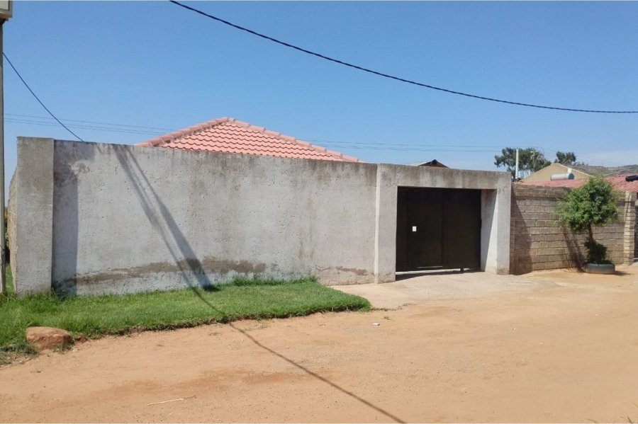 5 Bedroom Property for Sale in Tshepisong Gauteng