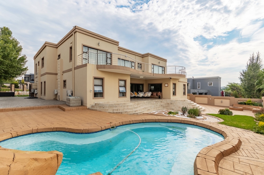 5 Bedroom Property for Sale in Cedar Creek Gauteng