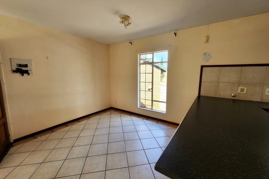 To Let 2 Bedroom Property for Rent in Die Hoewes Gauteng