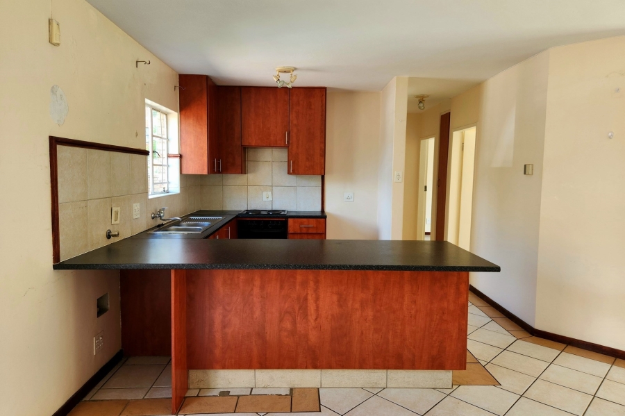 To Let 2 Bedroom Property for Rent in Die Hoewes Gauteng