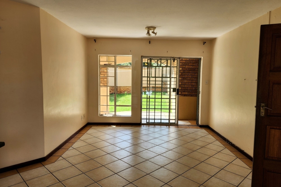 To Let 2 Bedroom Property for Rent in Die Hoewes Gauteng