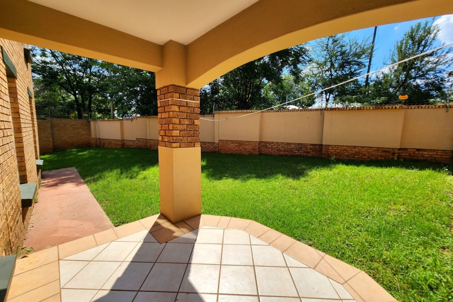 To Let 2 Bedroom Property for Rent in Die Hoewes Gauteng