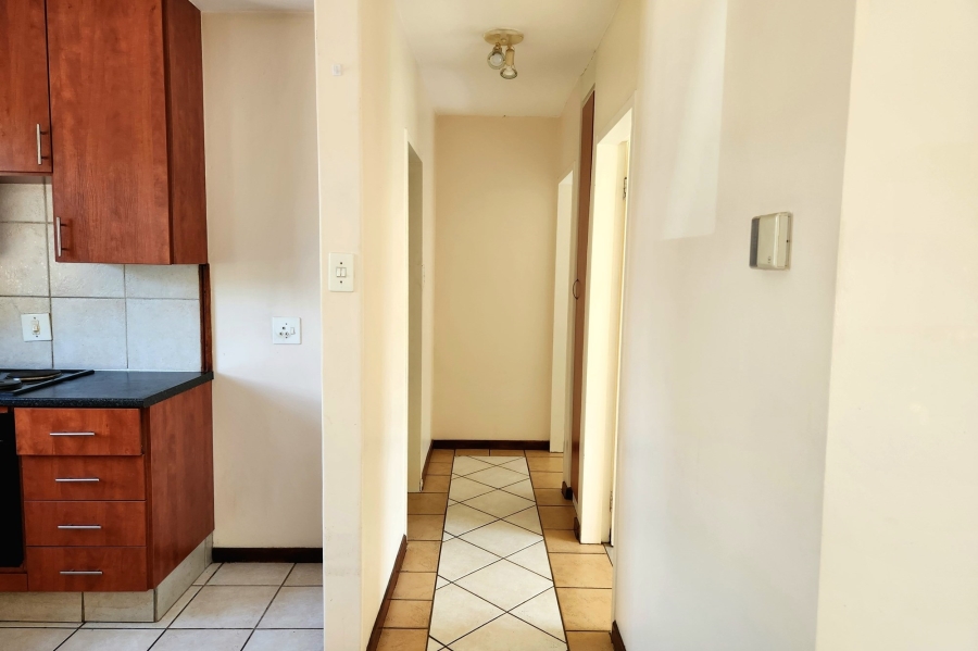 To Let 2 Bedroom Property for Rent in Die Hoewes Gauteng