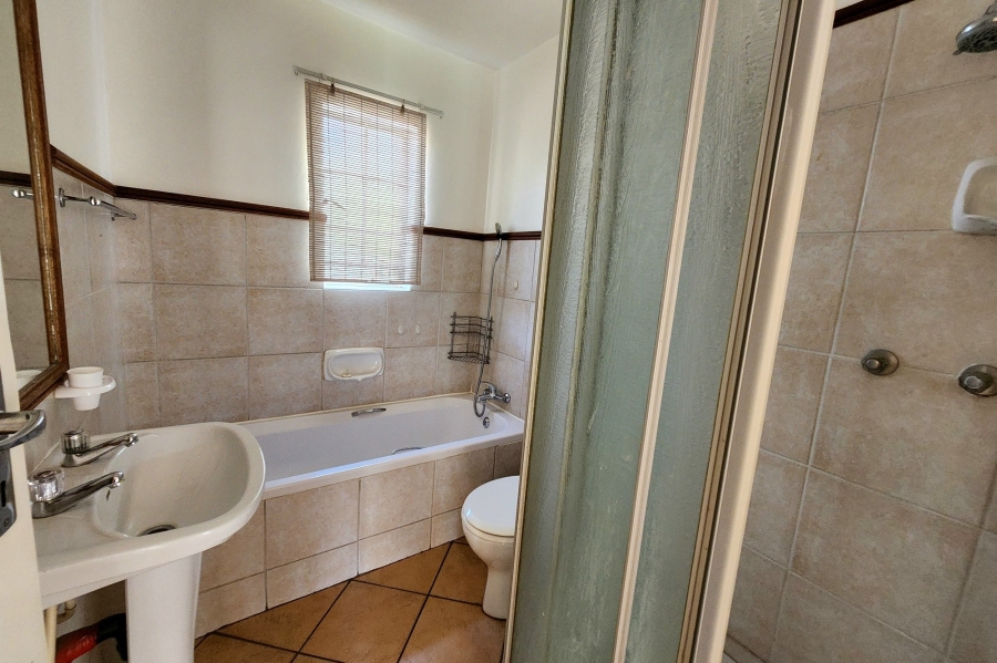 To Let 2 Bedroom Property for Rent in Die Hoewes Gauteng