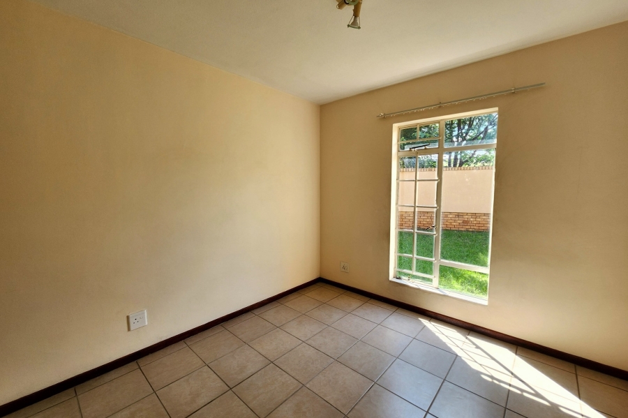 To Let 2 Bedroom Property for Rent in Die Hoewes Gauteng