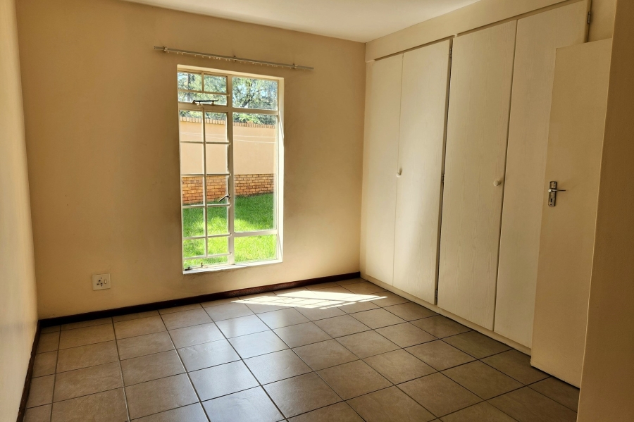 To Let 2 Bedroom Property for Rent in Die Hoewes Gauteng