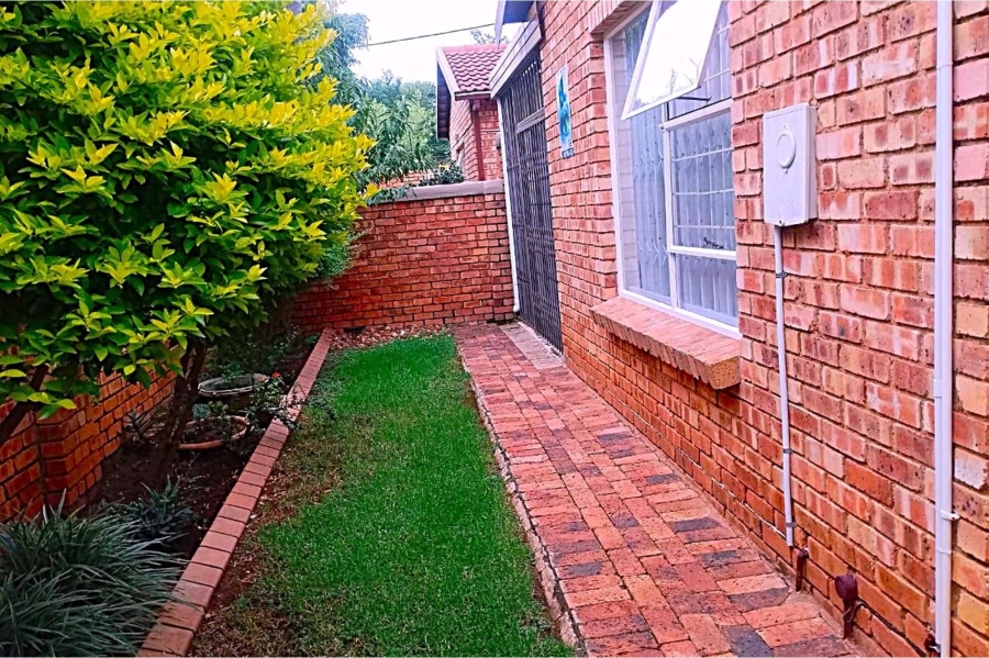 4 Bedroom Property for Sale in Allens Nek Gauteng