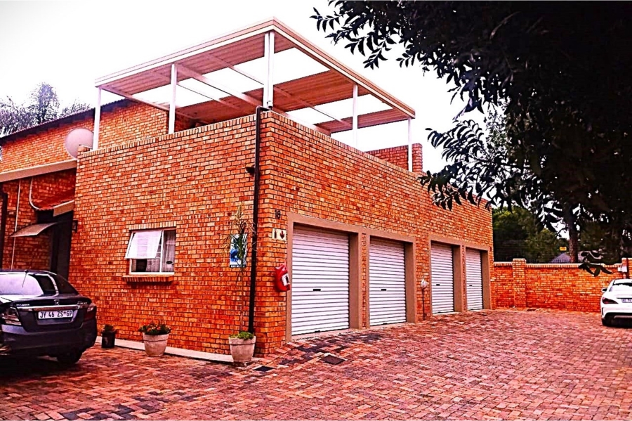 4 Bedroom Property for Sale in Allens Nek Gauteng