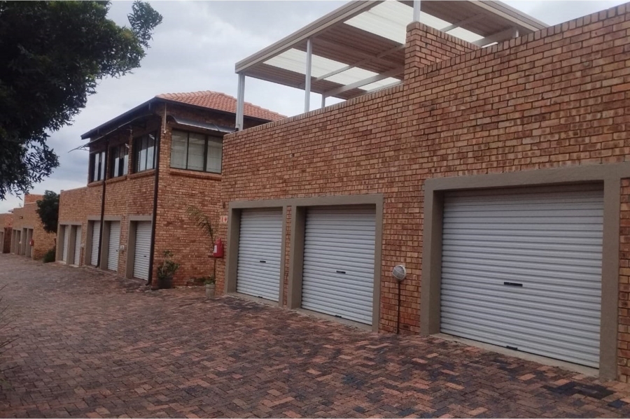 4 Bedroom Property for Sale in Allens Nek Gauteng