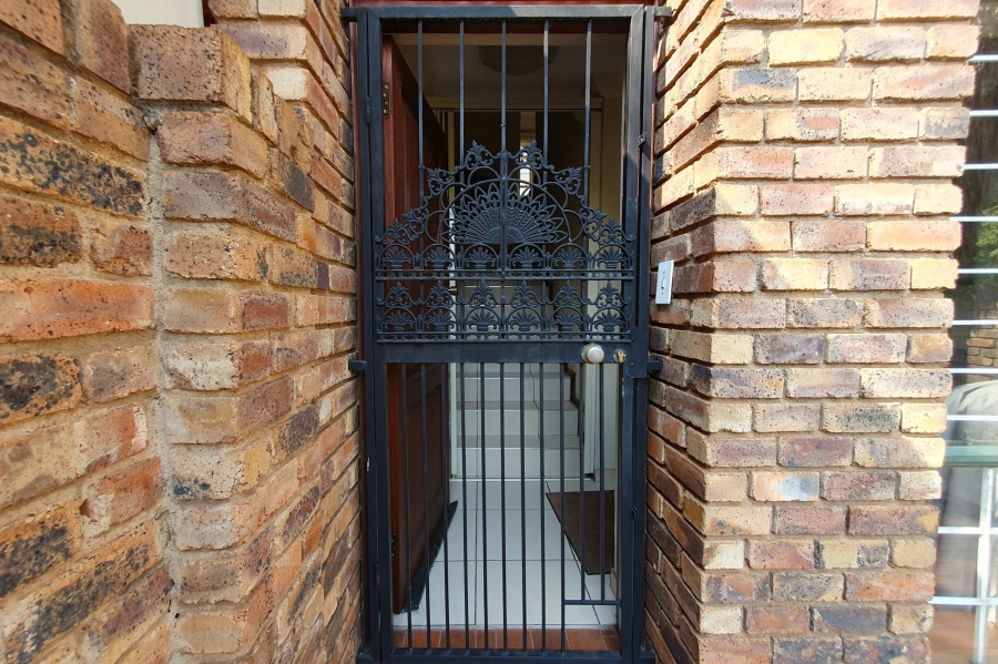 2 Bedroom Property for Sale in Hennopspark Gauteng