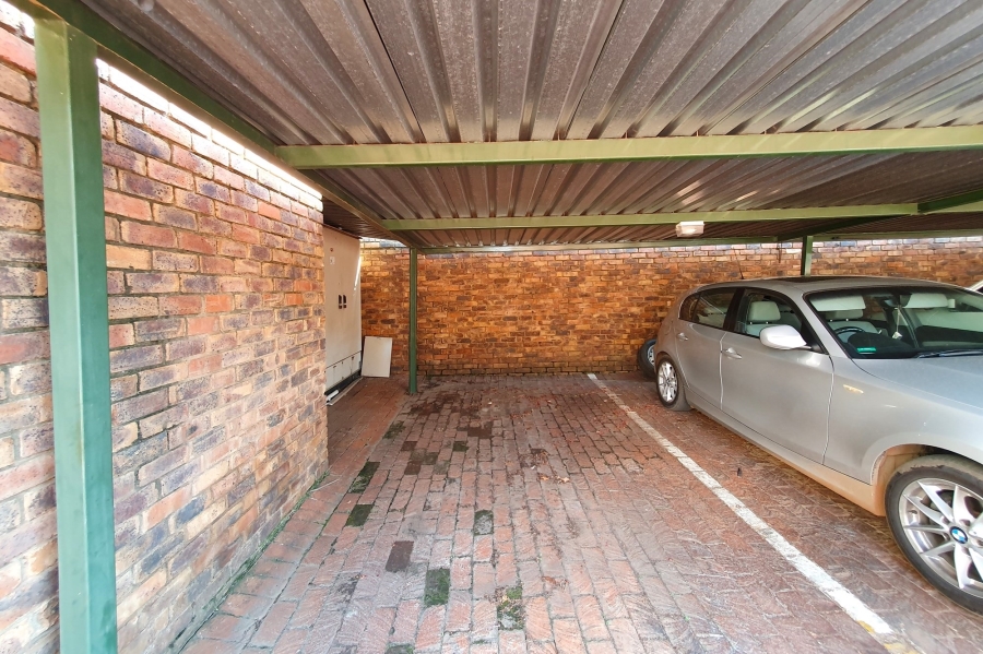 2 Bedroom Property for Sale in Hennopspark Gauteng