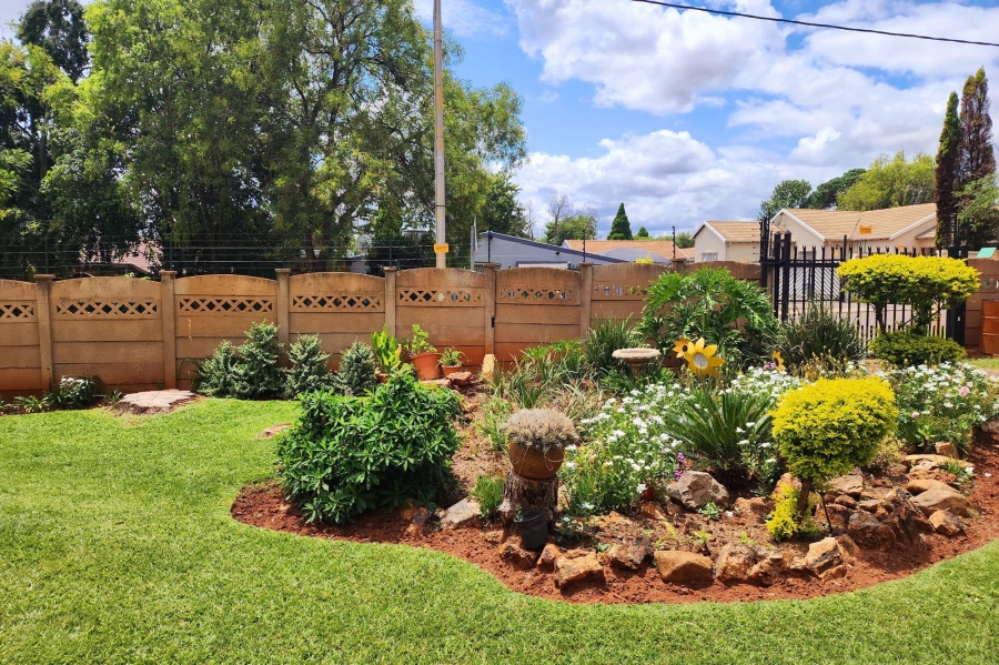 4 Bedroom Property for Sale in Eldoraigne Gauteng