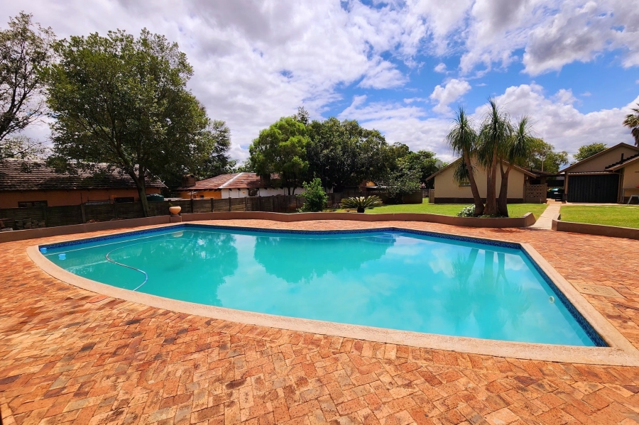 4 Bedroom Property for Sale in Eldoraigne Gauteng