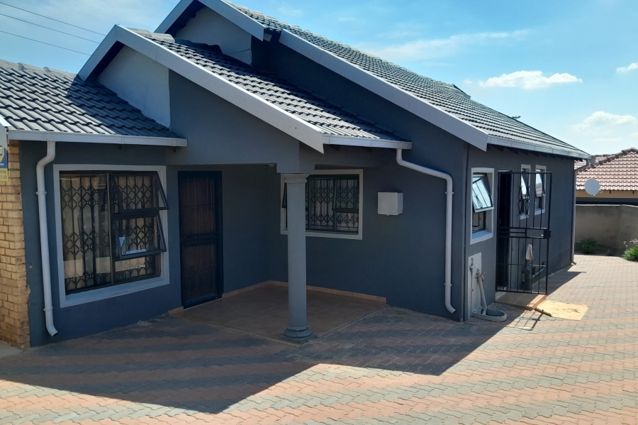 3 Bedroom Property for Sale in Clayville Gauteng