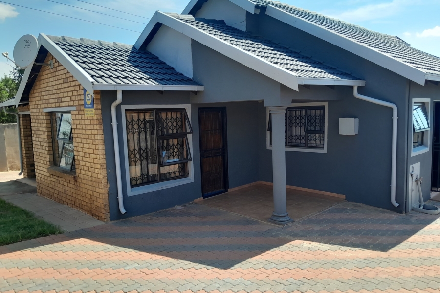 3 Bedroom Property for Sale in Clayville Gauteng