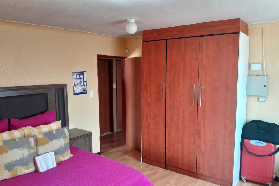3 Bedroom Property for Sale in Clayville Gauteng