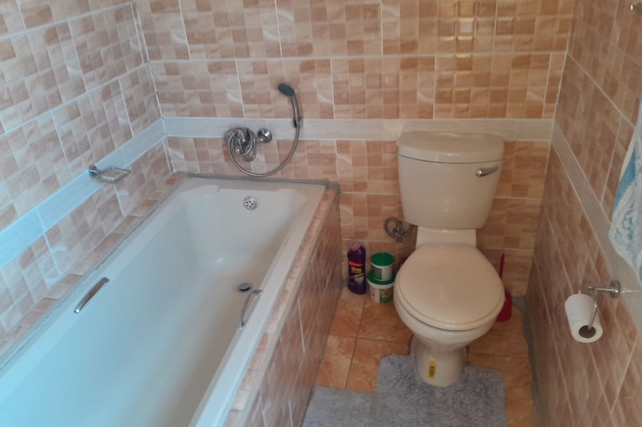 3 Bedroom Property for Sale in Clayville Gauteng