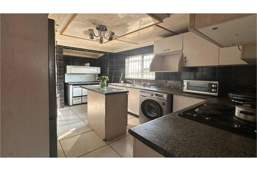 2 Bedroom Property for Sale in Mapetla Gauteng