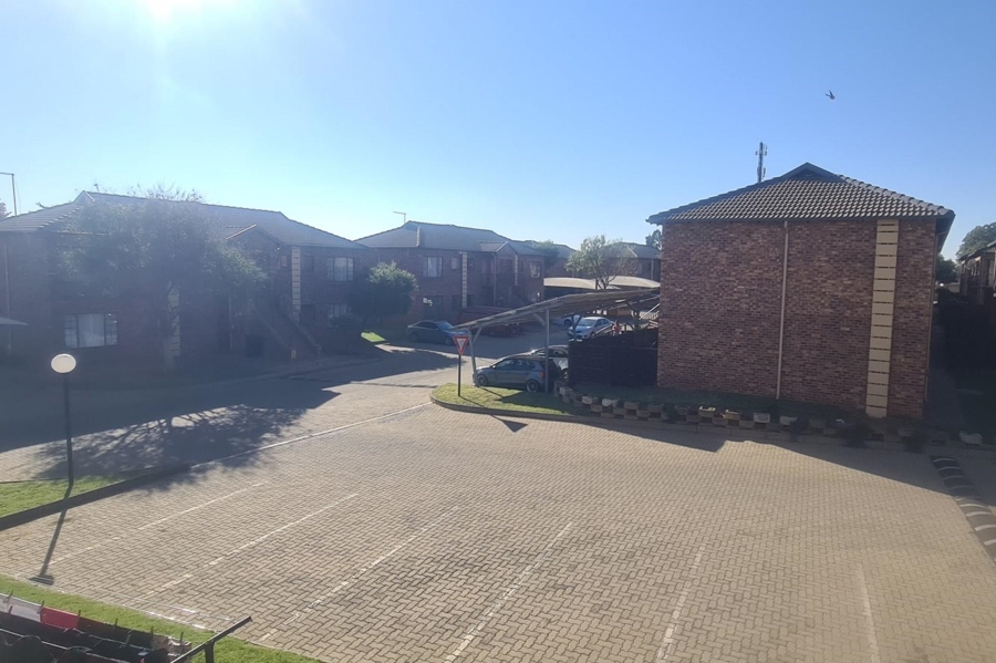 2 Bedroom Property for Sale in Sonneveld Gauteng