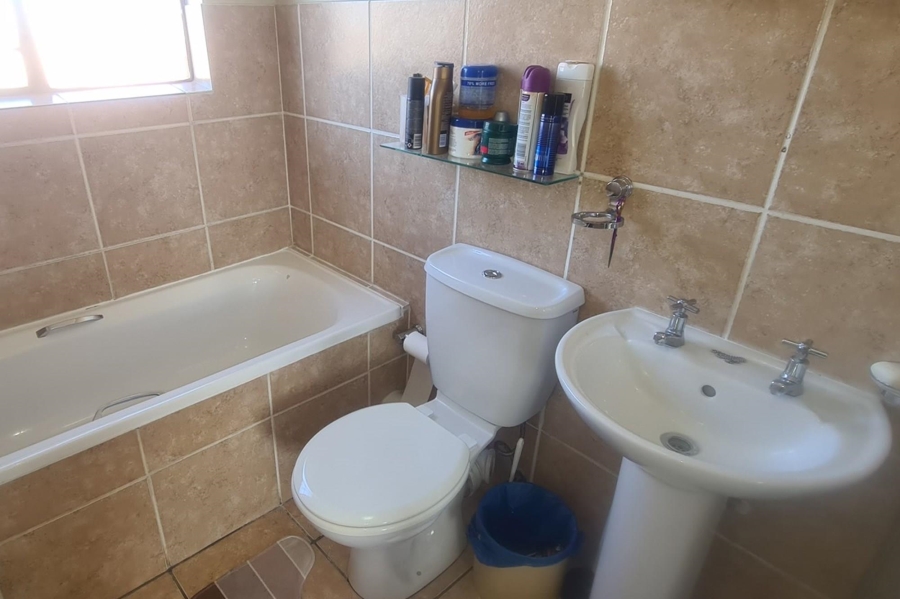 2 Bedroom Property for Sale in Sonneveld Gauteng