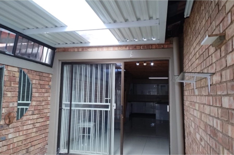 4 Bedroom Property for Sale in Allens Nek Gauteng