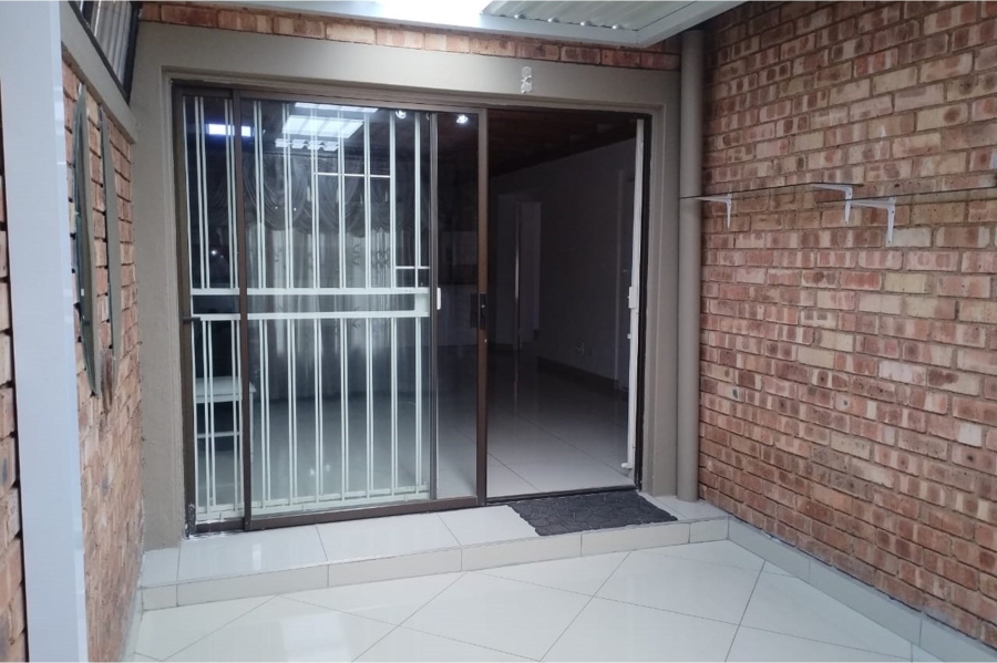 4 Bedroom Property for Sale in Allens Nek Gauteng