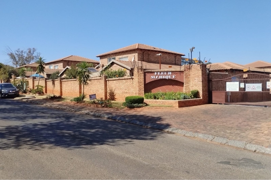 4 Bedroom Property for Sale in Allens Nek Gauteng