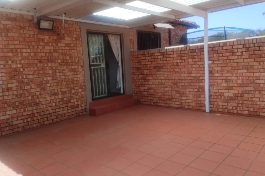 4 Bedroom Property for Sale in Allens Nek Gauteng