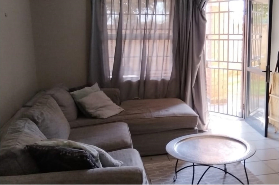 2 Bedroom Property for Sale in Heuweloord Gauteng
