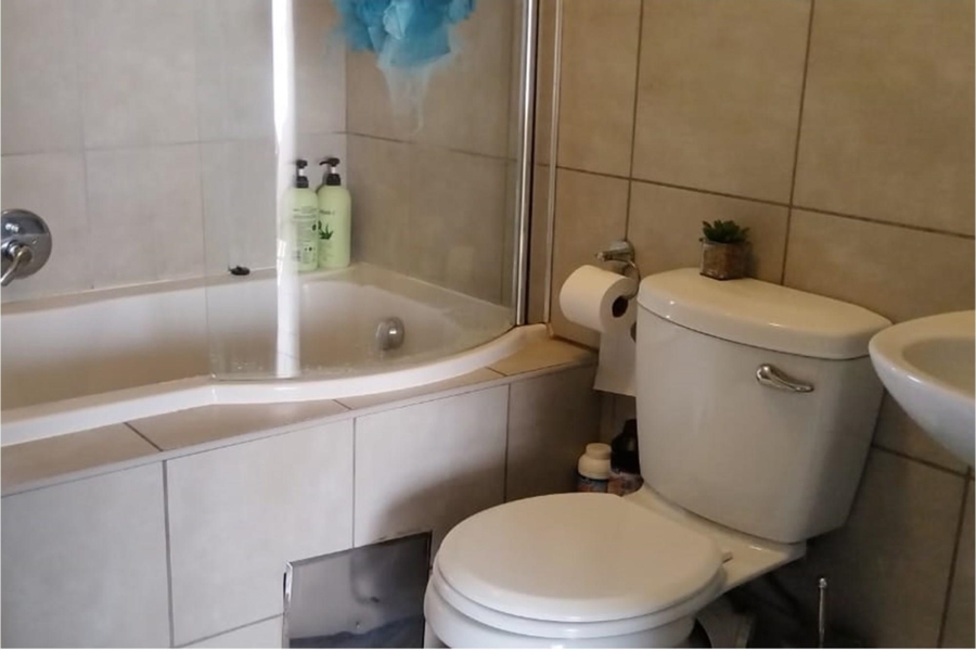 2 Bedroom Property for Sale in Heuweloord Gauteng