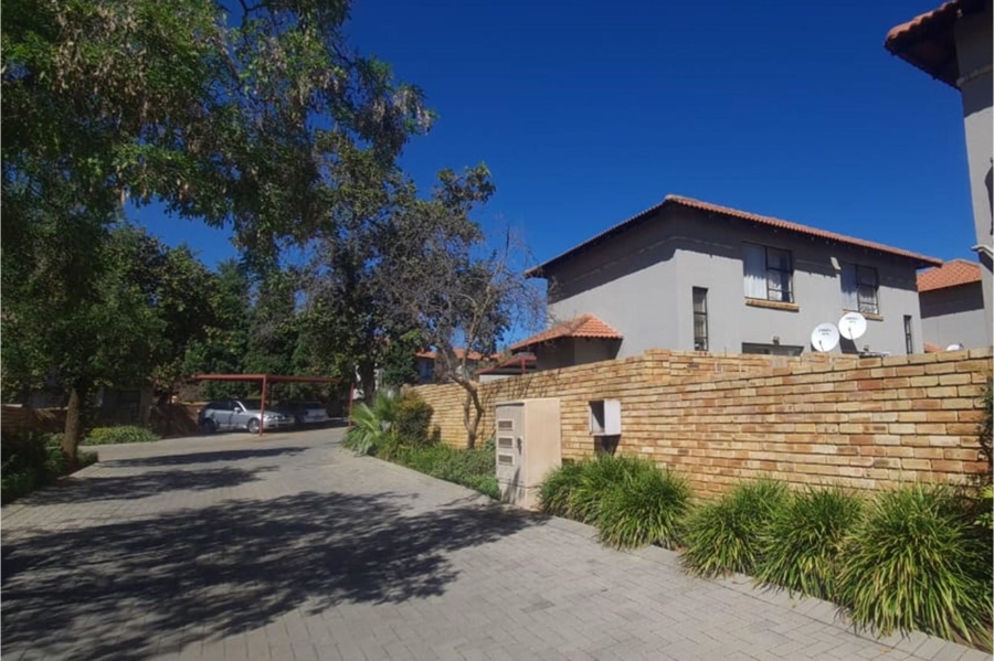 2 Bedroom Property for Sale in Heuwelsig Estate Gauteng