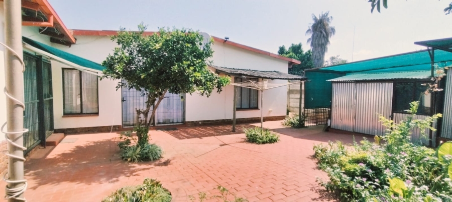 4 Bedroom Property for Sale in Mountain View Gauteng